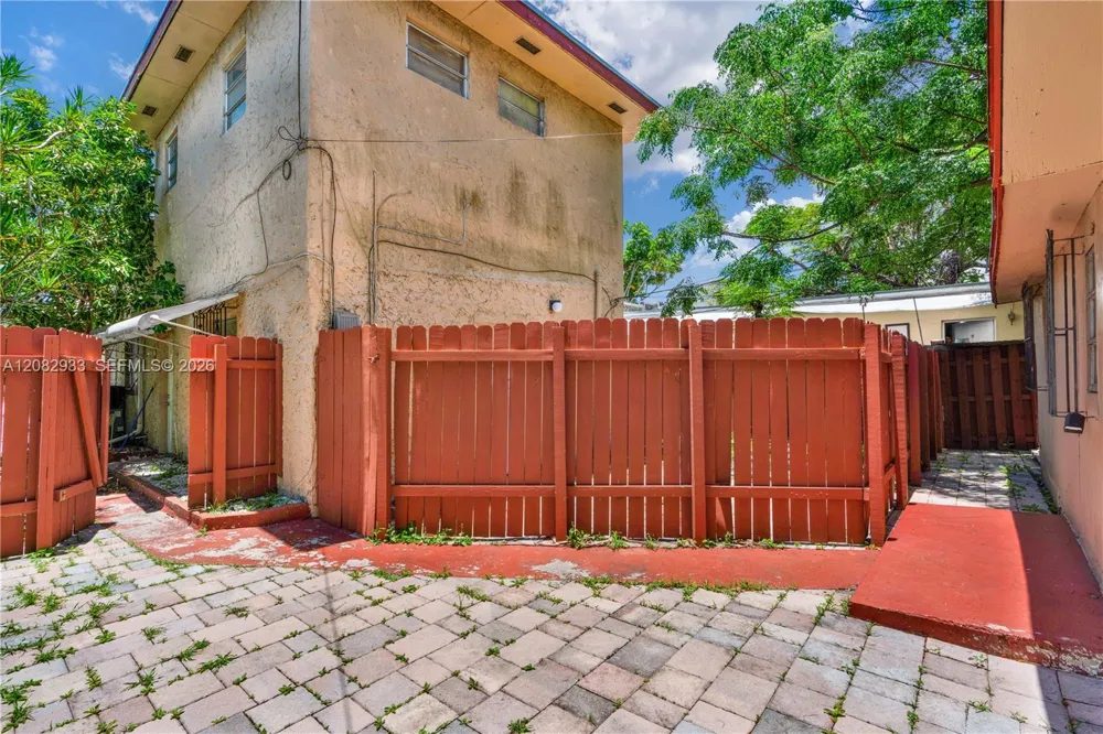 2145 SW 7th St #3 Miami, FL 33135