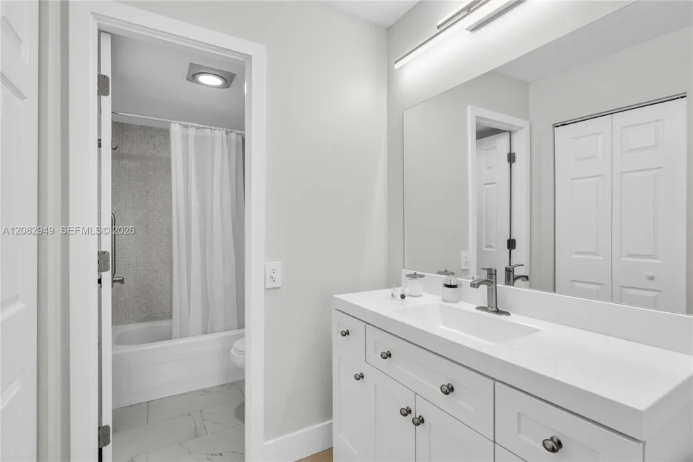 9091 Lime Bay Blvd #211 Tamarac, FL 33321