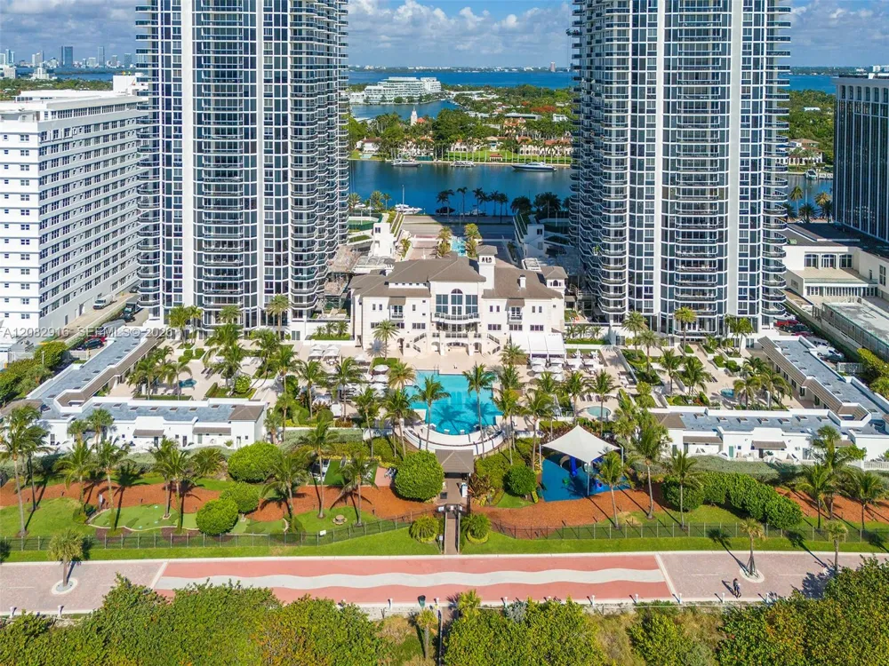 4779 Collins Ave #1805 Miami Beach, FL 33140