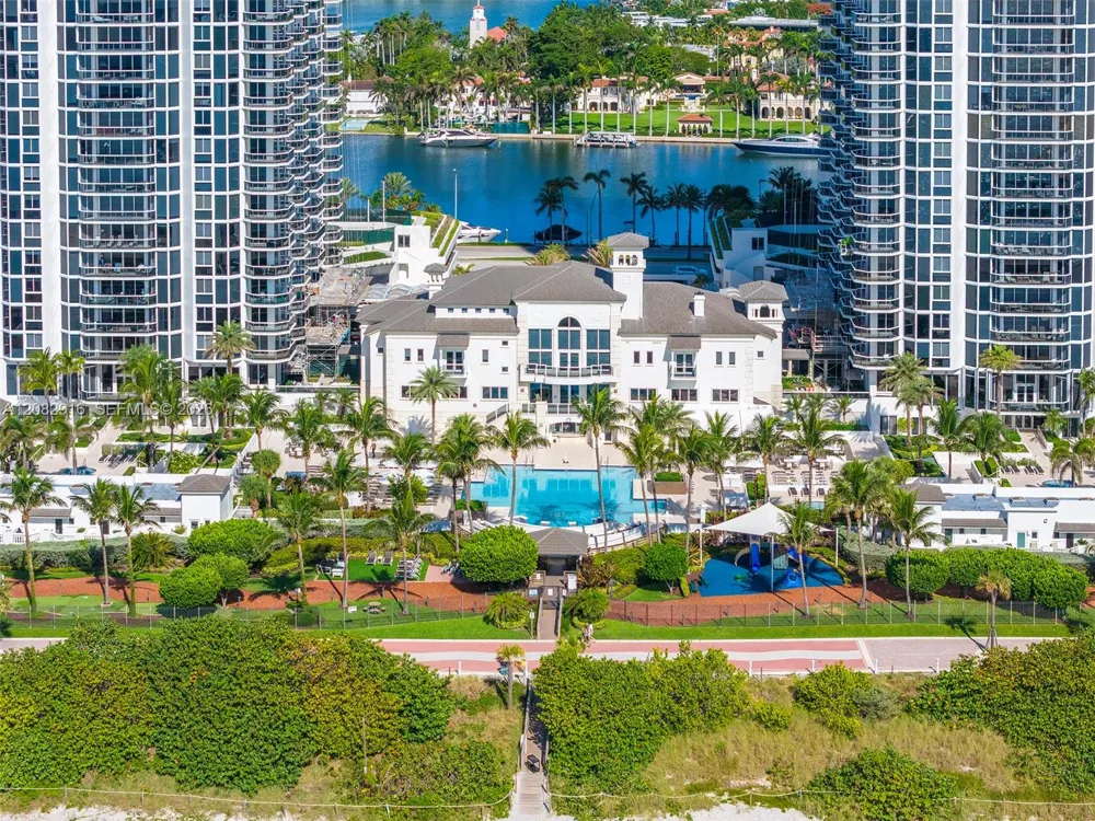 4779 Collins Ave #1805 Miami Beach, FL 33140