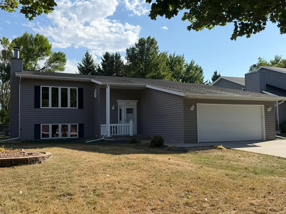 1608 38th Avenue S Fargo, ND 58104