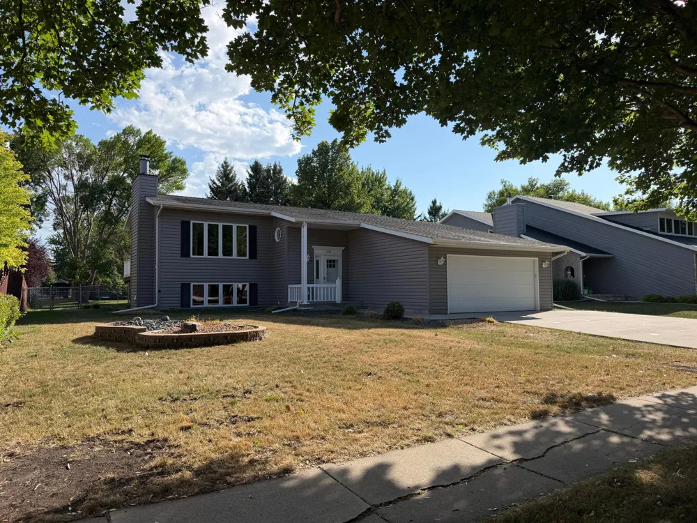 1608 38th Avenue S Fargo, ND 58104