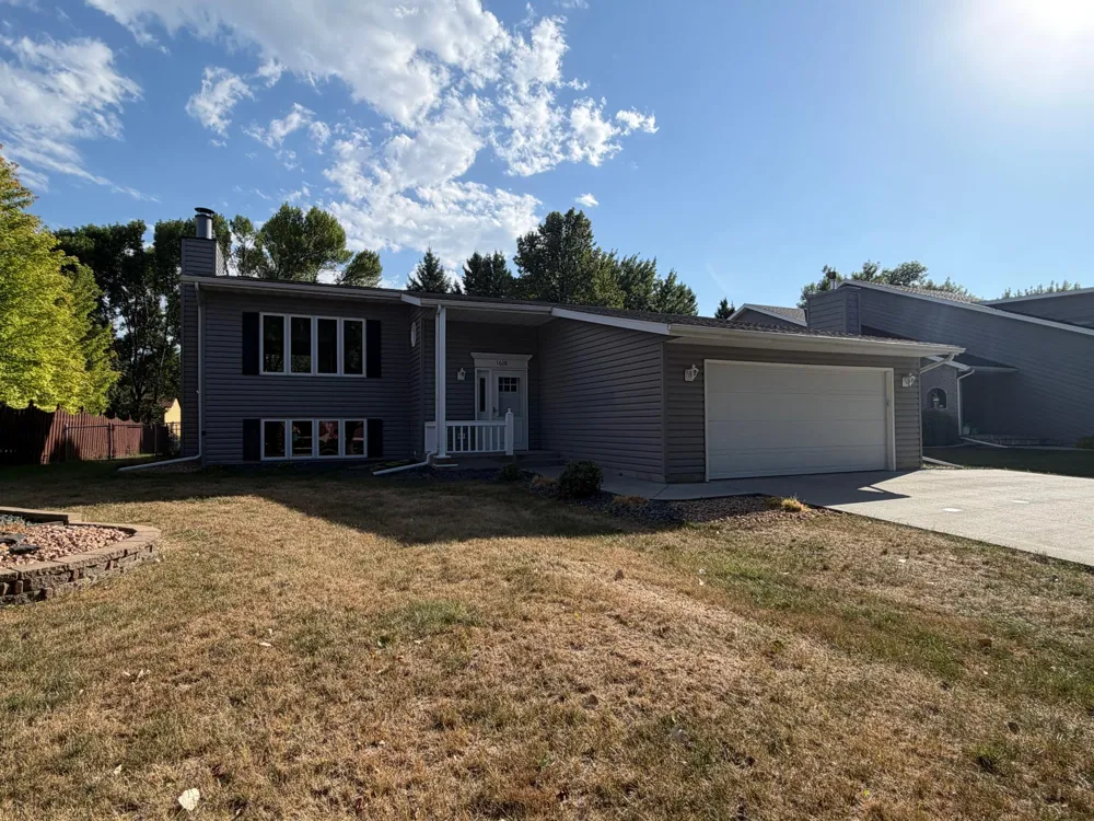 1608 38th Avenue S Fargo, ND 58104