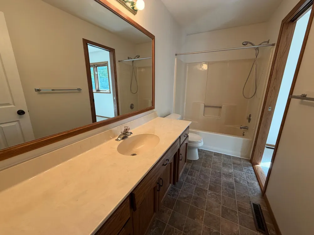1608 38th Avenue S Fargo, ND 58104