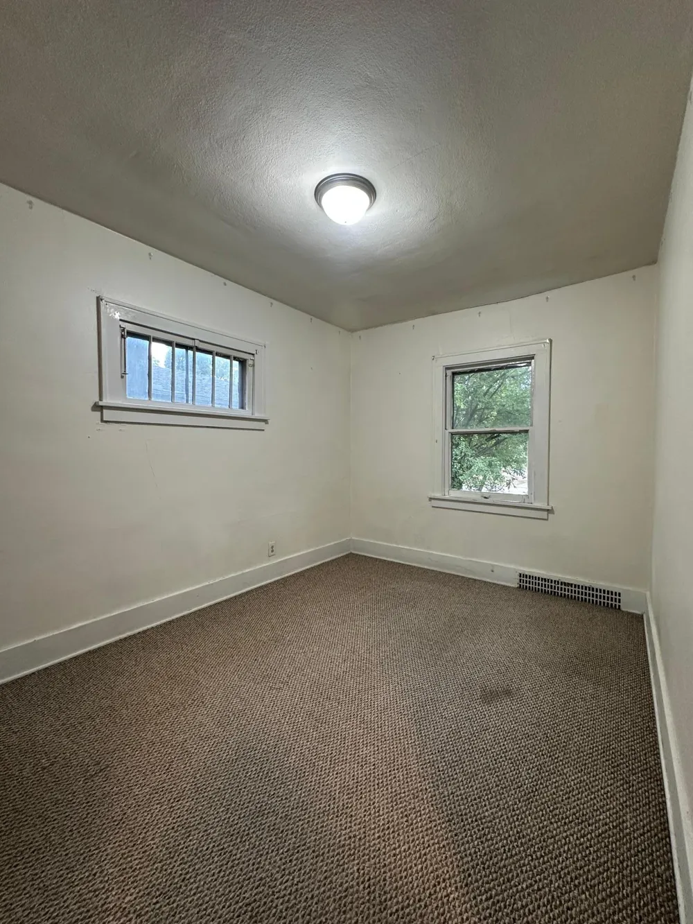 1034 University Drive Fargo, ND 58102
