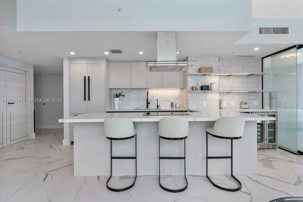 6899 Collins Ave #1008 Miami Beach, FL 33141