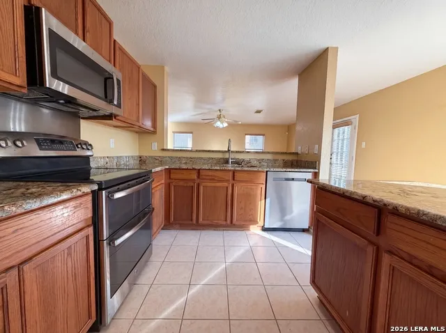 121 SPRINGTREE FLD Cibolo, TX 78108
