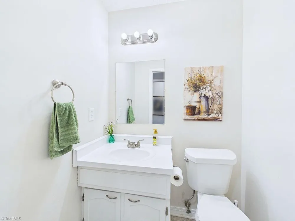 3219 Regents Park Lane #C Greensboro, NC 27455