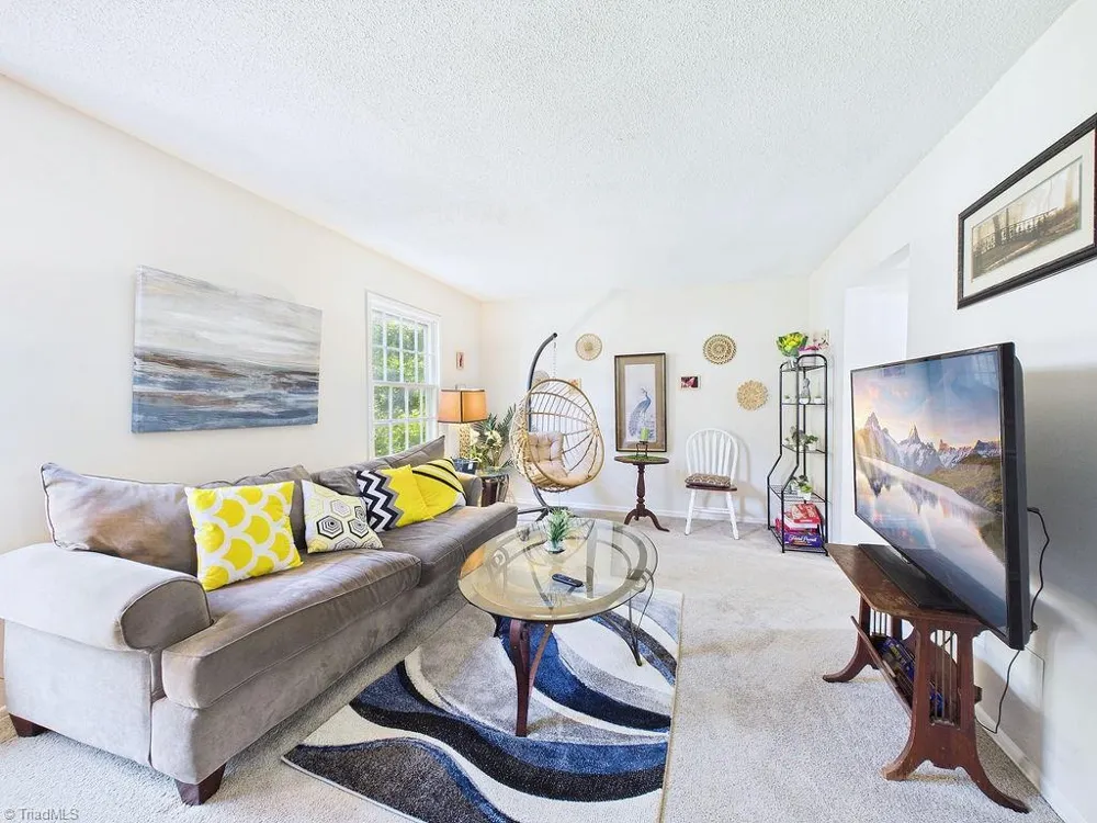 3219 Regents Park Lane #C Greensboro, NC 27455