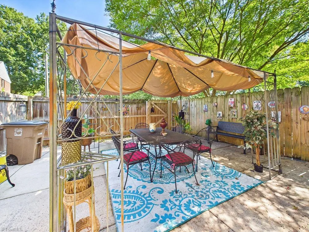 3219 Regents Park Lane #C Greensboro, NC 27455