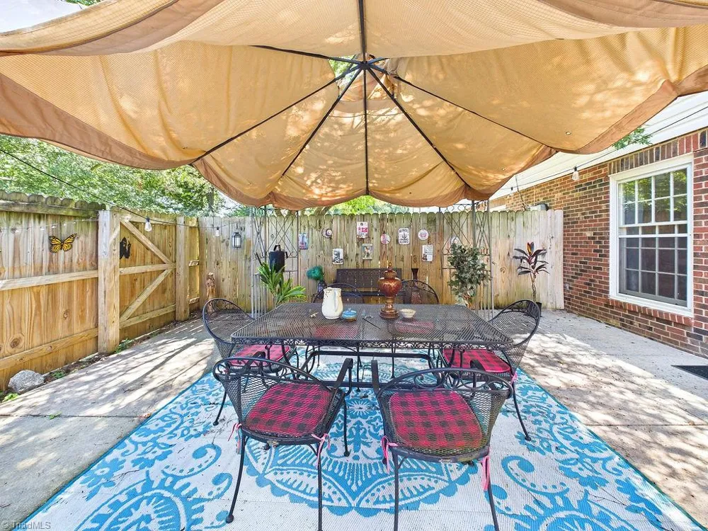 3219 Regents Park Lane #C Greensboro, NC 27455