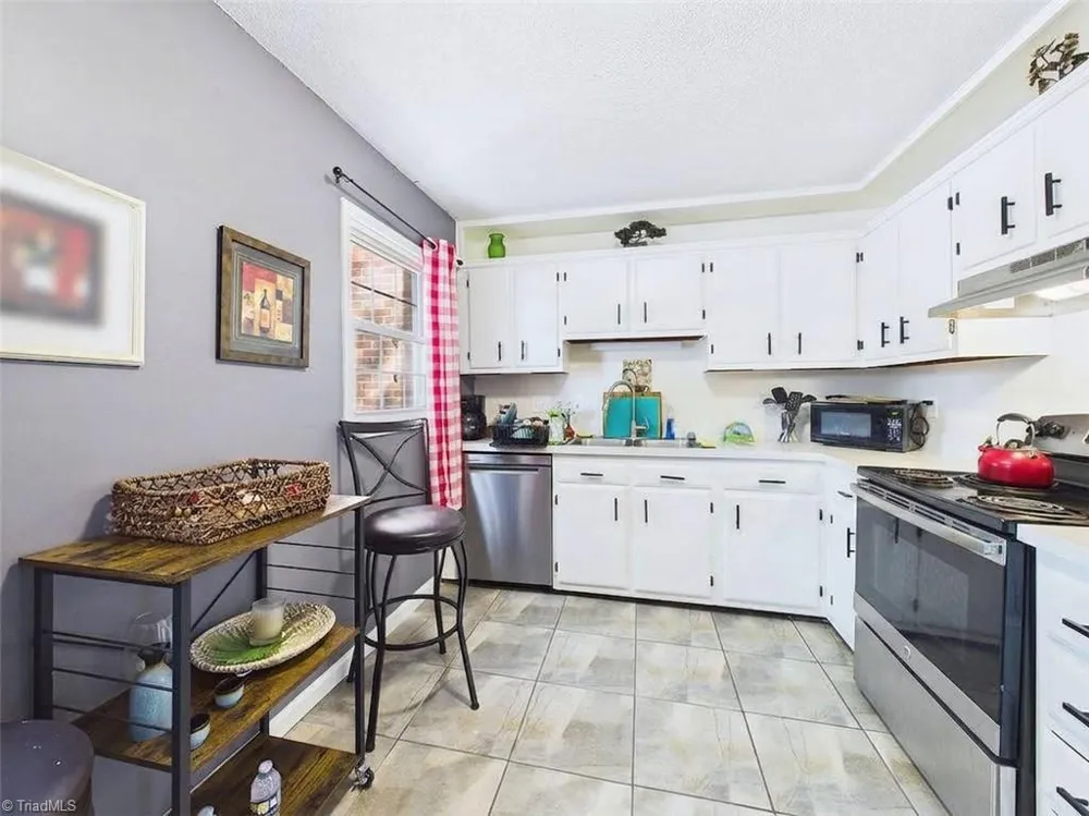 3219 Regents Park Lane #C Greensboro, NC 27455