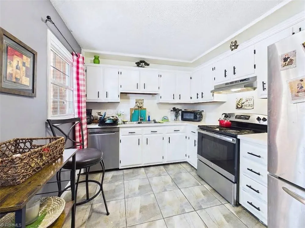 3219 Regents Park Lane #C Greensboro, NC 27455