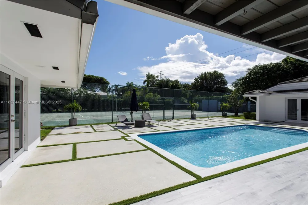 13551 SW 62nd Ave Pinecrest, FL 33156