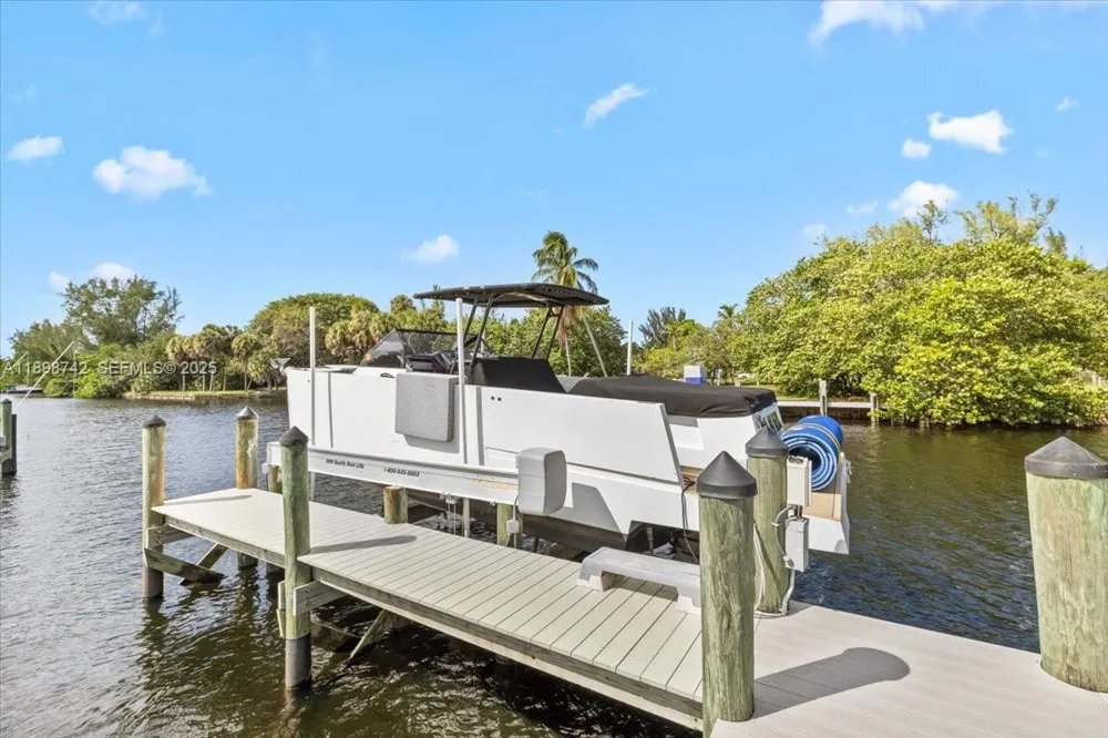 2726 Treasure Cove Cir Dania Beach, FL 33312