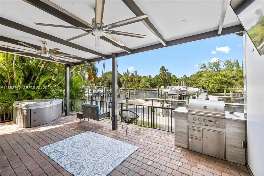 2726 Treasure Cove Cir Dania Beach, FL 33312