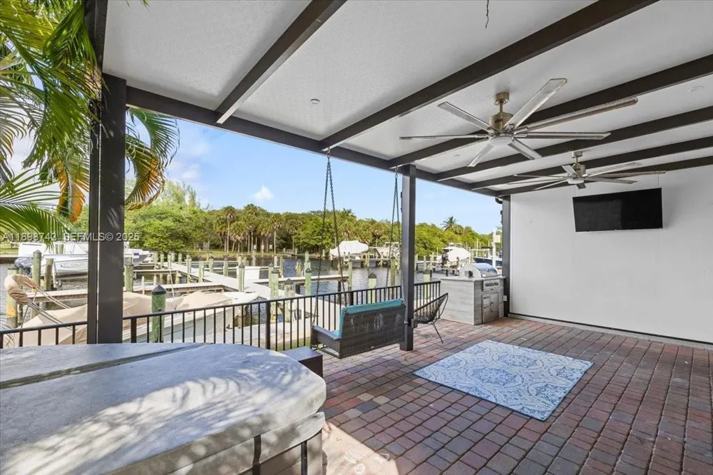 2726 Treasure Cove Cir Dania Beach, FL 33312