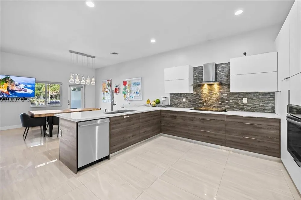 2726 Treasure Cove Cir Dania Beach, FL 33312