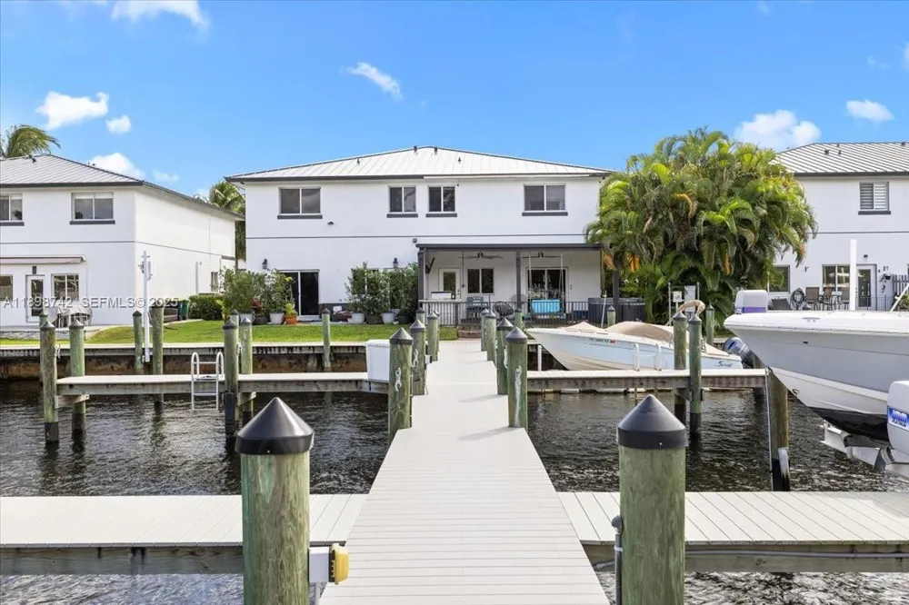 2726 Treasure Cove Cir Dania Beach, FL 33312