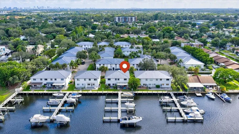 2726 Treasure Cove Cir Dania Beach, FL 33312