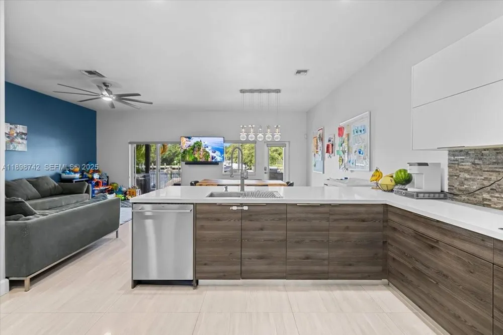 2726 Treasure Cove Cir Dania Beach, FL 33312