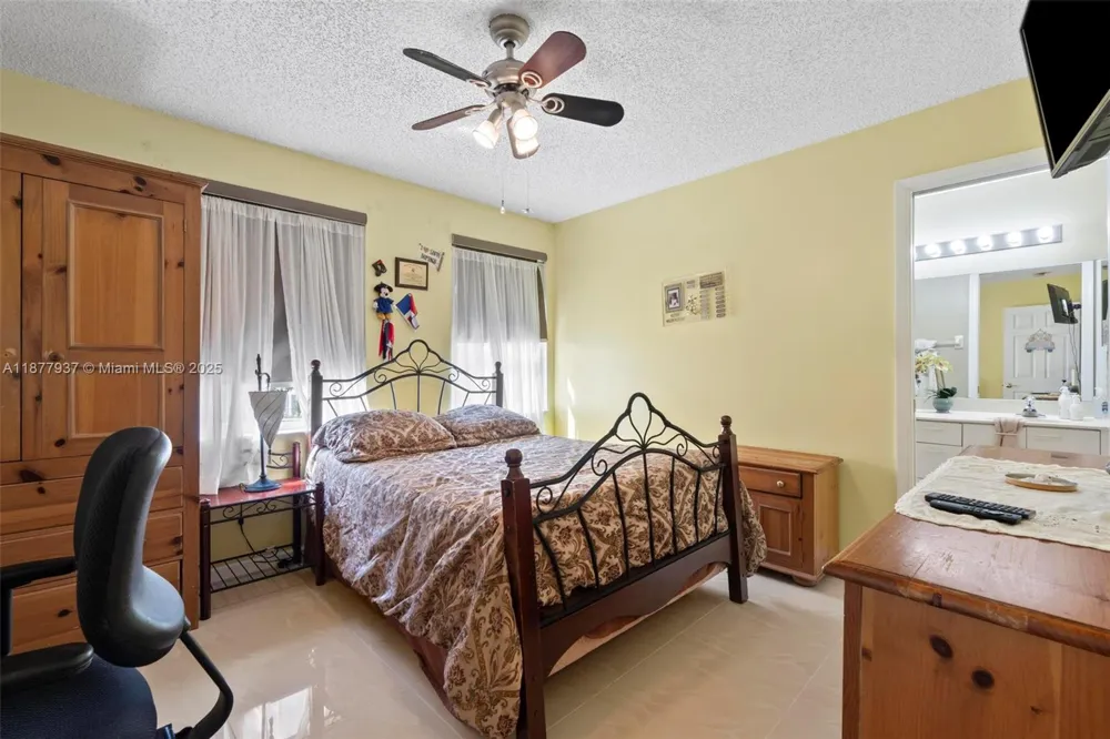 4957 SW 162nd Ave Miramar, FL 33027