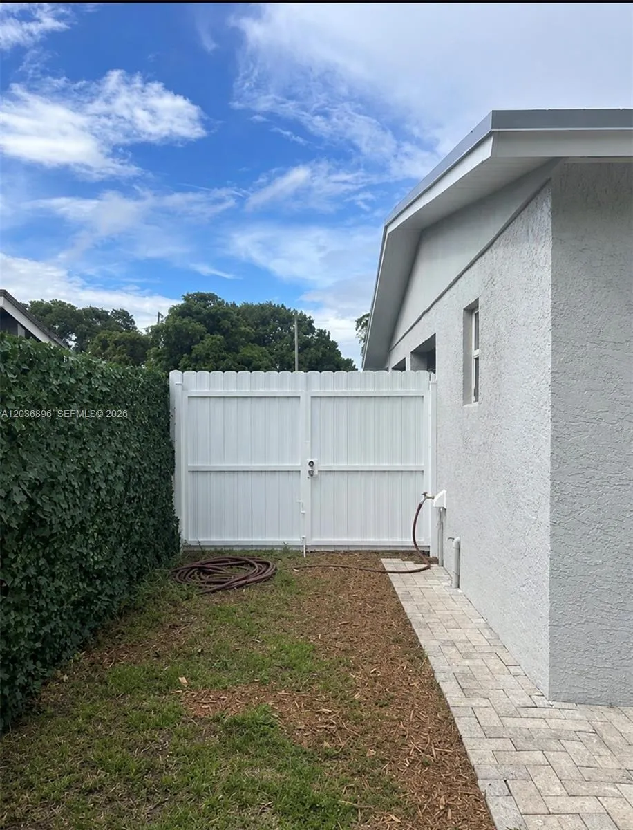 3040 NW 20th St Fort Lauderdale, FL 33311