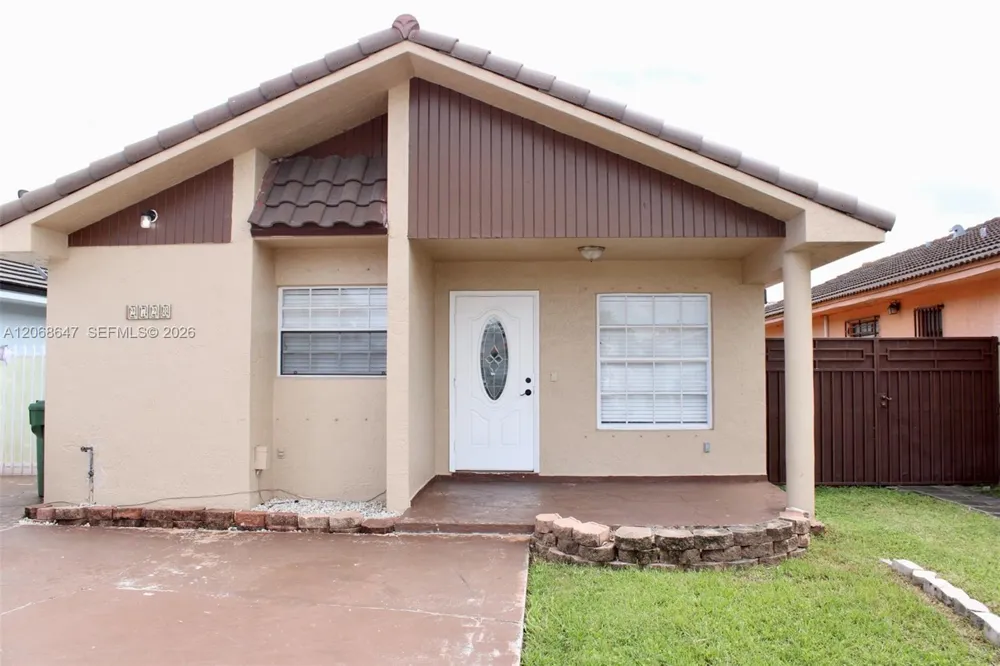 2728 W 74th St #2728 Hialeah, FL 33016