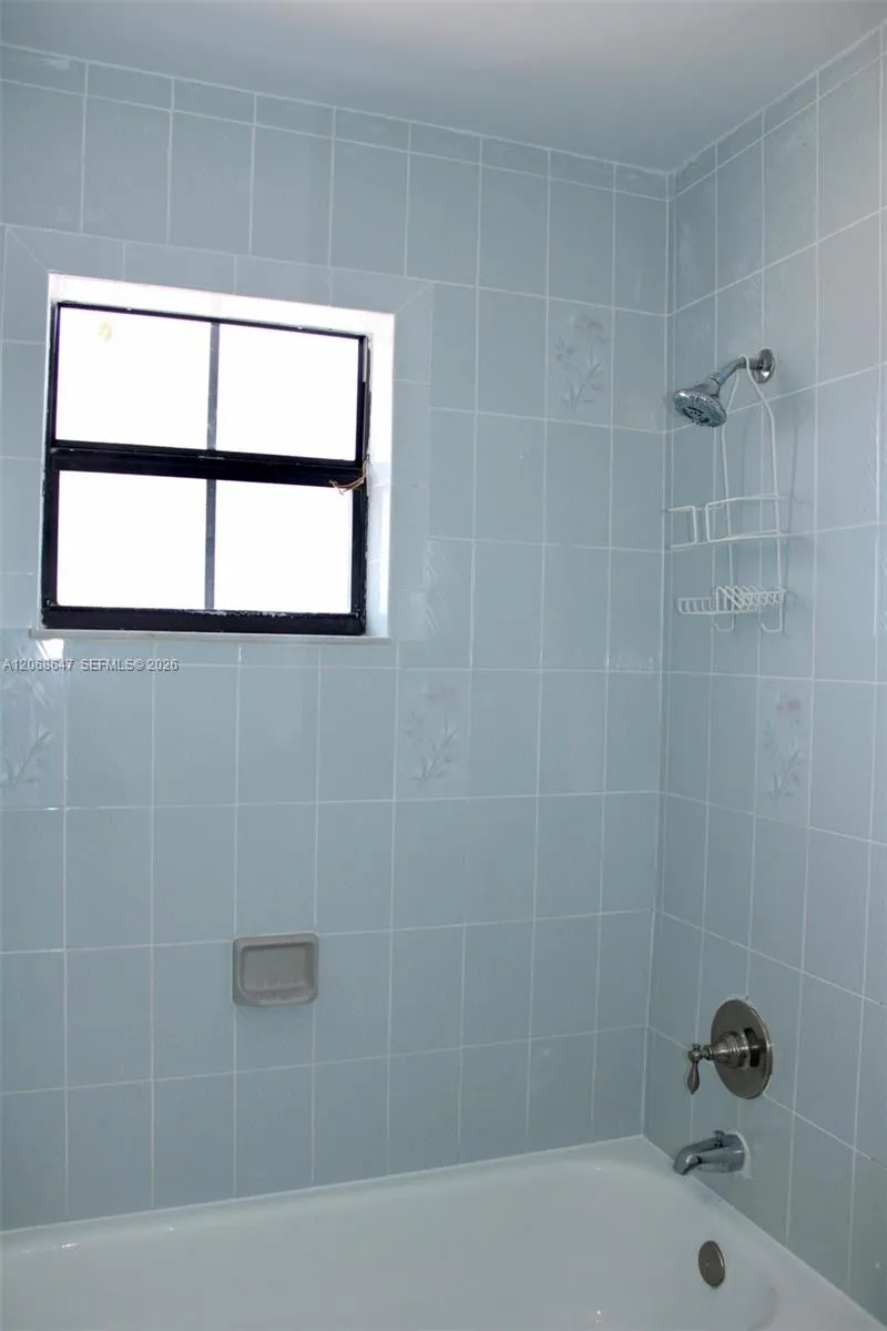 2728 W 74th St #2728 Hialeah, FL 33016