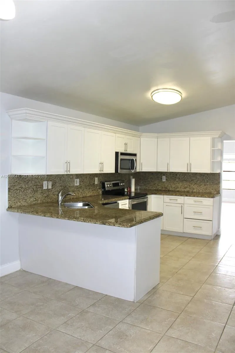 2728 W 74th St #2728 Hialeah, FL 33016