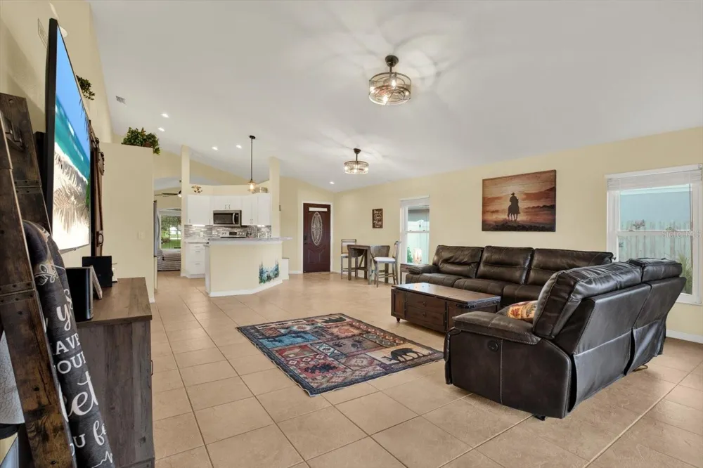 7123 48TH AVENUE E Palmetto, FL 34221