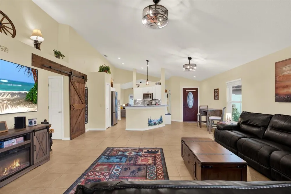 7123 48TH AVENUE E Palmetto, FL 34221