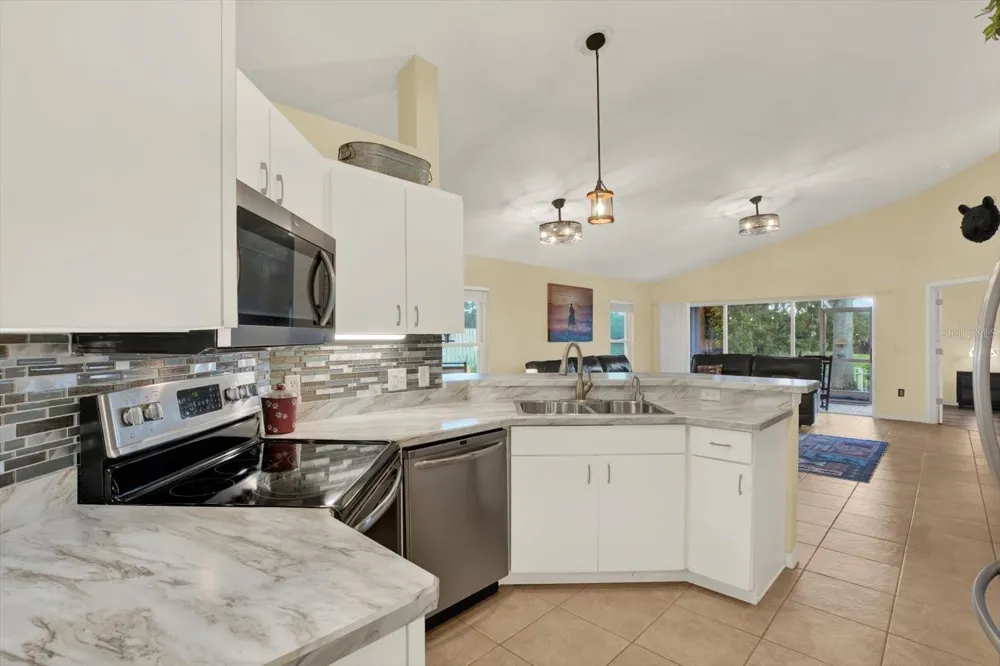 7123 48TH AVENUE E Palmetto, FL 34221