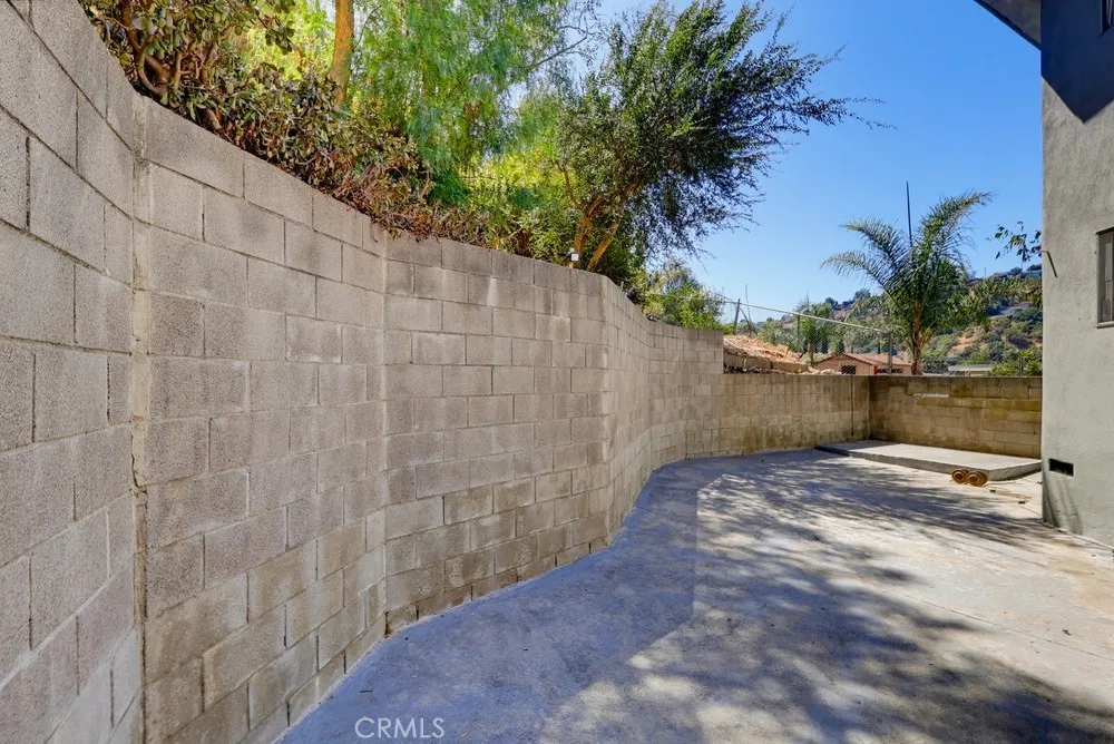 5020 Aldama Street Los Angeles, CA 90042
