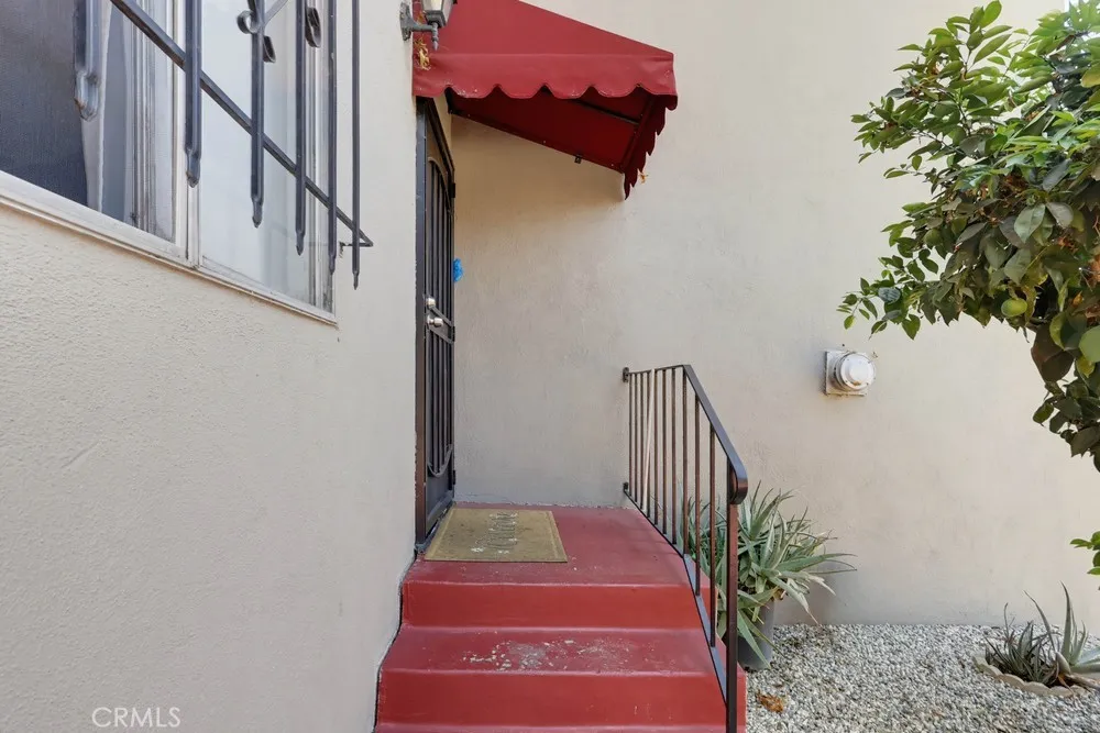 5020 Aldama Street Los Angeles, CA 90042