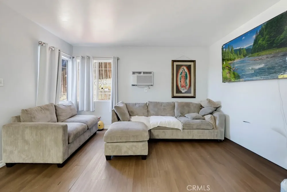 5020 Aldama Street Los Angeles, CA 90042