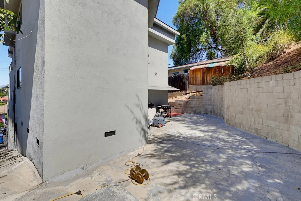5020 Aldama Street Los Angeles, CA 90042