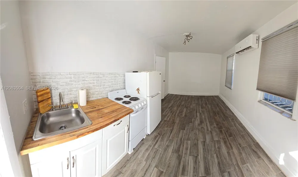 455 NE 131st St North Miami, FL 33161