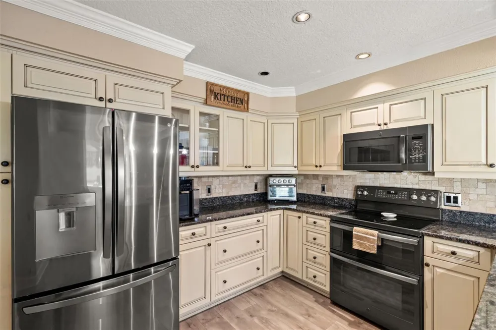 11312 ROBERT DR. Seminole, FL 33778