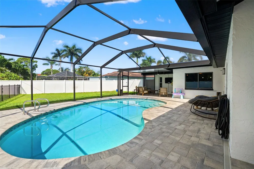 11312 ROBERT DR. Seminole, FL 33778