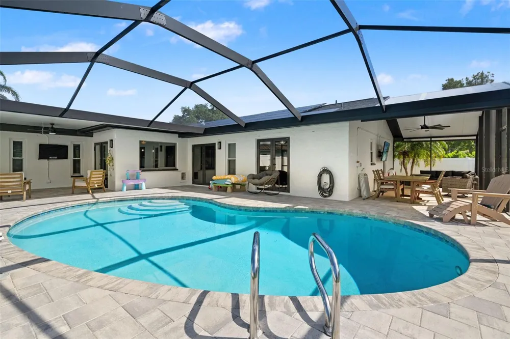 11312 ROBERT DR. Seminole, FL 33778