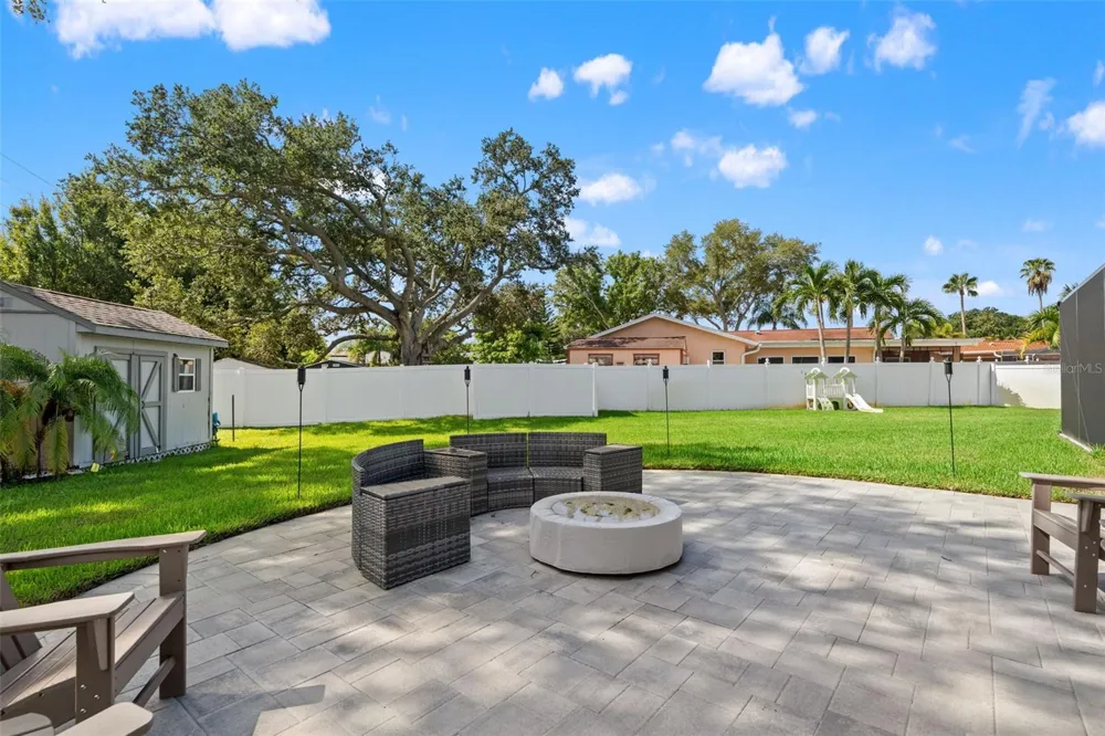 11312 ROBERT DR. Seminole, FL 33778