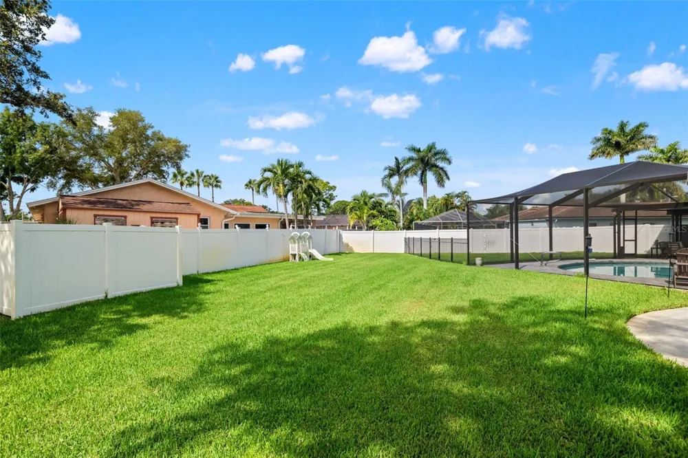 11312 ROBERT DR. Seminole, FL 33778