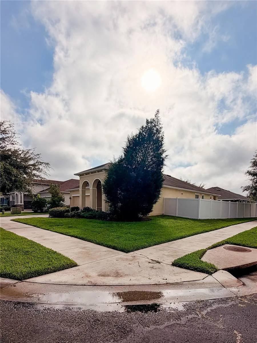 5022 SUNCATCHER DRIVE Wesley Chapel, FL 33545