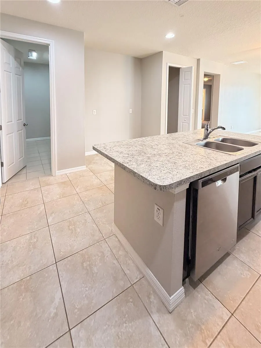 5022 SUNCATCHER DRIVE Wesley Chapel, FL 33545