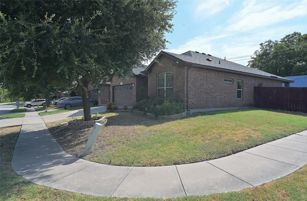 3000 Mitchell Court Arlington, TX 76010