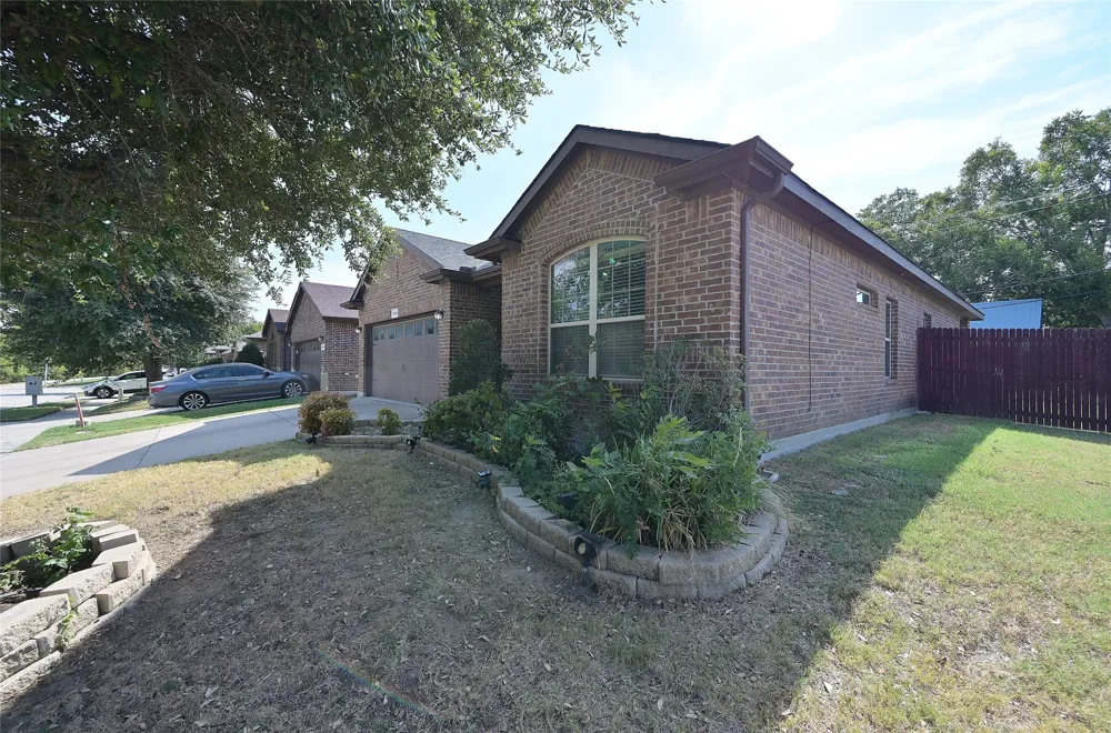 3000 Mitchell Court Arlington, TX 76010
