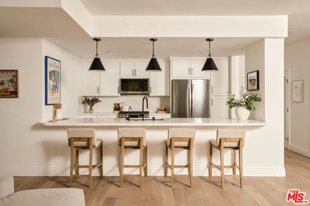 10639 Woodbridge Street #107 Toluca Lake, CA 91602