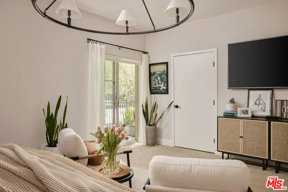 10639 Woodbridge Street #107 Toluca Lake, CA 91602