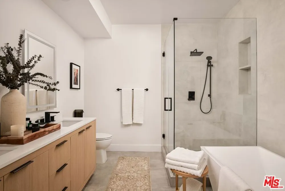 10639 Woodbridge Street #107 Toluca Lake, CA 91602